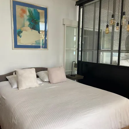 O Phare Du Cros * 滨海卡涅