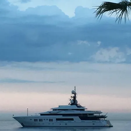 O Phare Du Cros 滨海卡涅