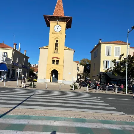 O Phare Du Cros * 滨海卡涅