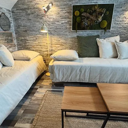 O Phare Du Cros كانيو سور مير