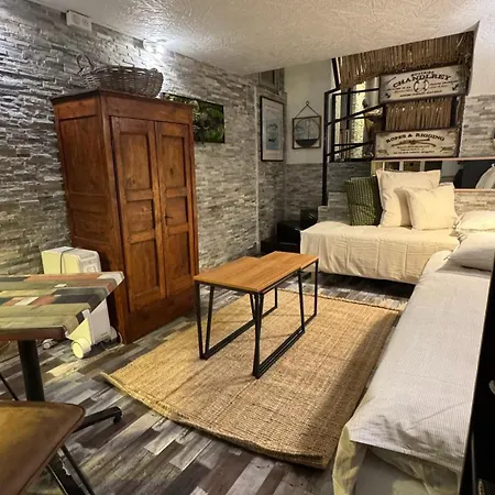 O Phare Du Cros كانيو سور مير