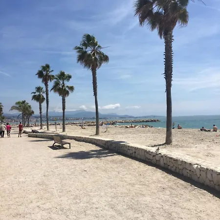 O Phare Du Cros 滨海卡涅